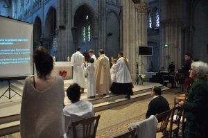 Veillée de prière le 17 juin 2016, à l'occasion des ordinations sacerdotales du lendemain à La Roche-sur-Yon
© Paroisse Saint-Martin-de-la-Rive